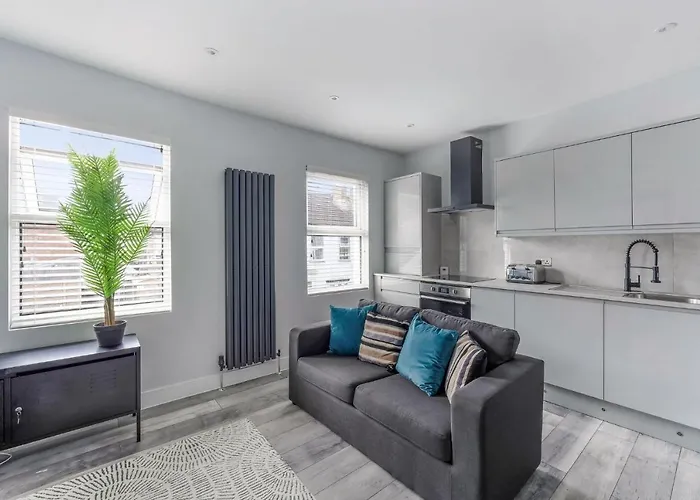 Elegant Croydon Apartment - Central Location - Easy Access To London Bridge And Gatwick Airport